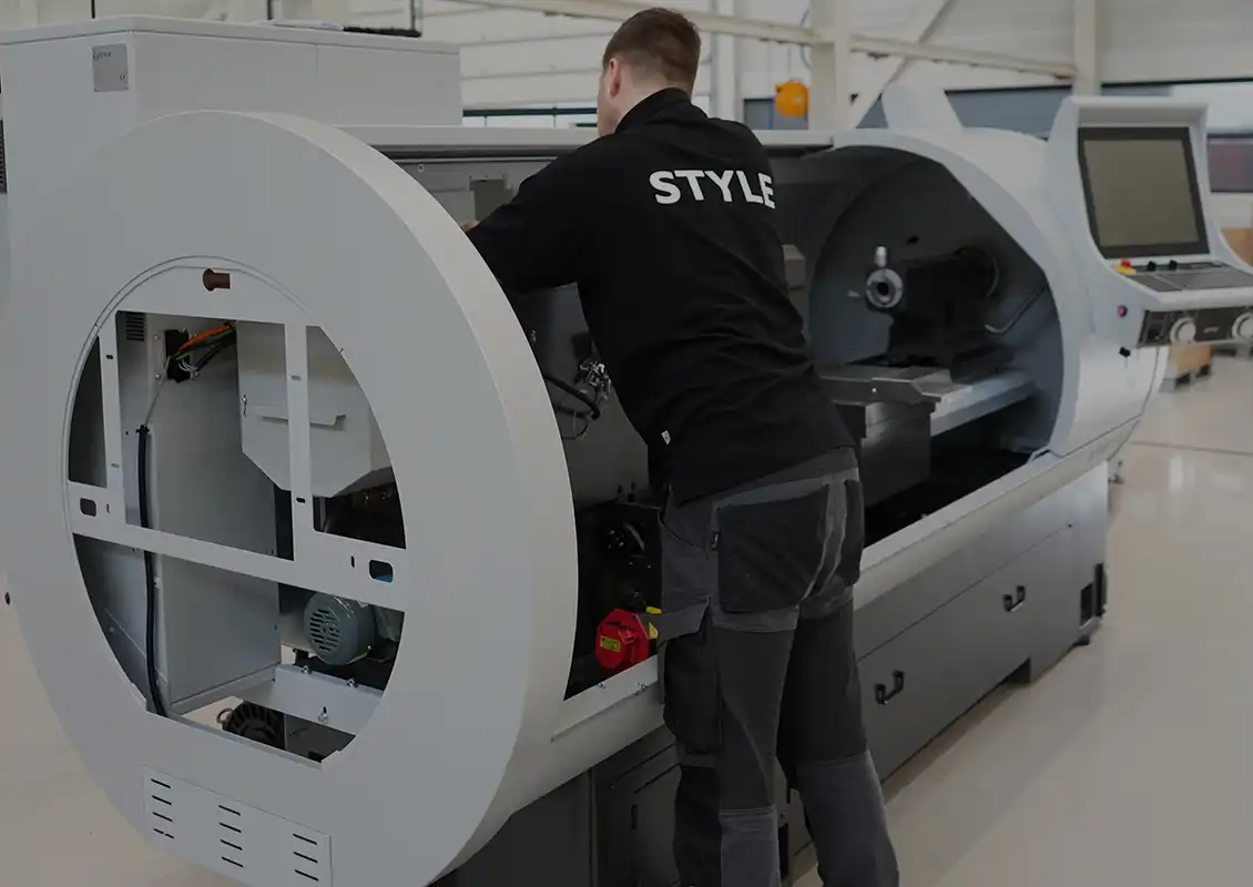 De 510 draaibank die gemonteerd wordt De 510 draaibank die gemonteerd wordt