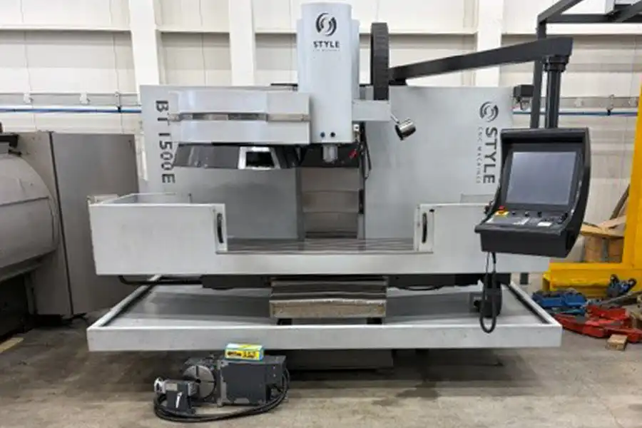 STYLE BT 1500E CNC freesbank occasion – vooraanzicht complete machine